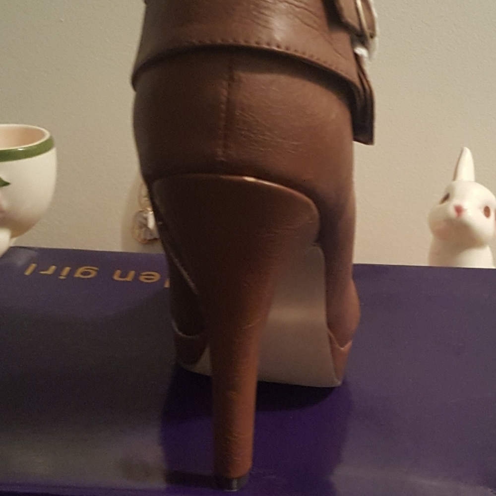 Boots - Picture 2 of 3